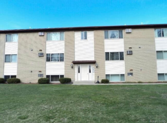 Building Photo - 1875 Michigan Ave Unit Wildwood Rental