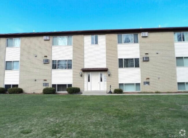 Building Photo - 1875 Michigan Ave Unit Wildwood Rental