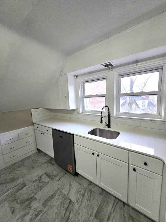 Photo - 848 Smith St Unit 3