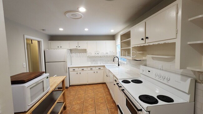 Photo - 1032 Homewood Ct