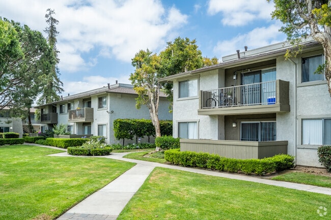 Strada Apartments