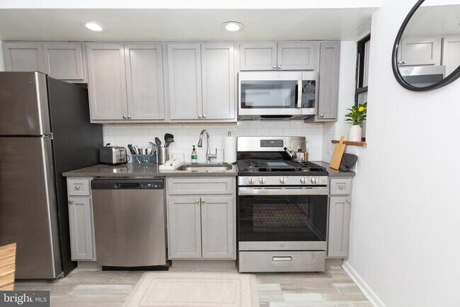 Photo - 1915 Pemberton St Unit 2