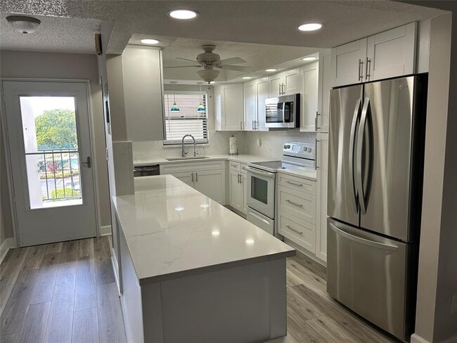 Photo - 5860 NW 44th St Unit 302