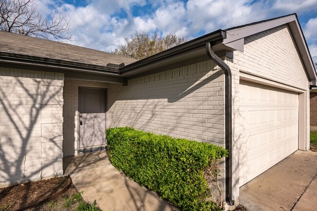 Building Photo - GORGEOUS 3 BEDROOM HOME LOCATED IN FORT WORTH, TEXAS!