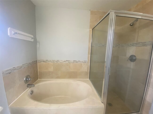 Photo - 14007 Oleoke Ln