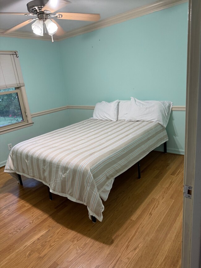 Photo - 212 White Oak St