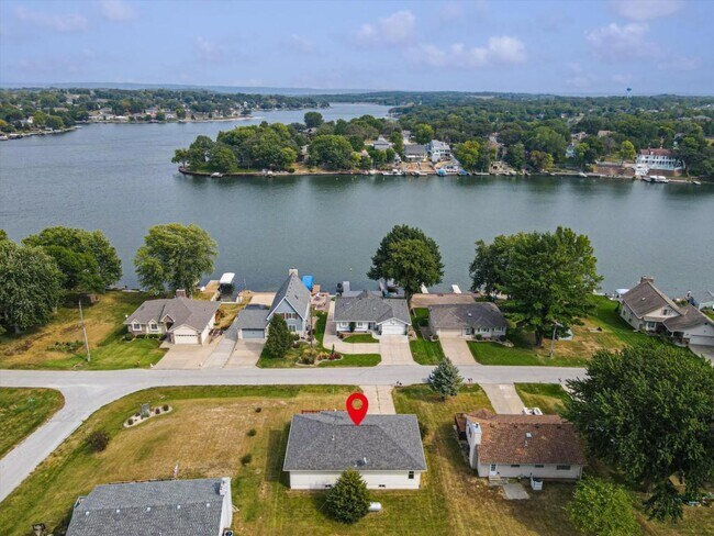 Photo - 923 Beaver Lake Blvd House