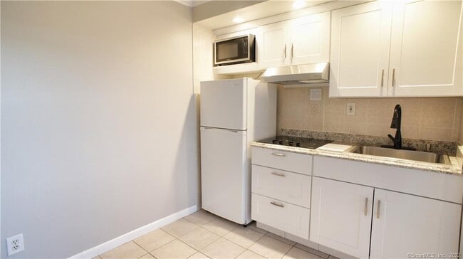 Building Photo - 25 Maple St Unit 7