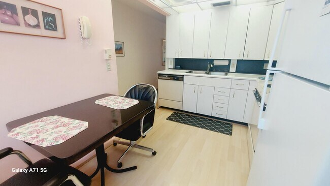 Photo - 2001 Yarmouth Dr Unit 2001