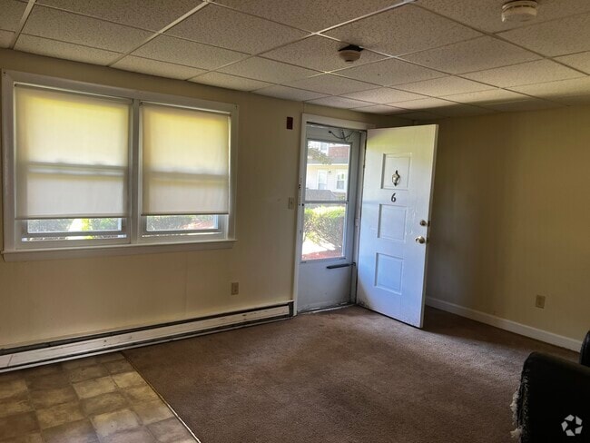 Building Photo - Andover Crossing Unit 6 Rental