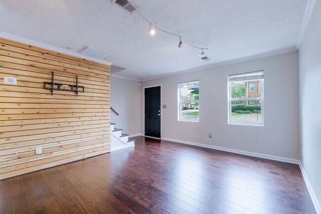 Photo - 255 Winding River Dr