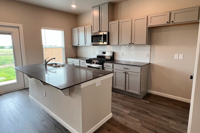 Photo - SPECIAL OFFER! Comfortable 3-Bed Living