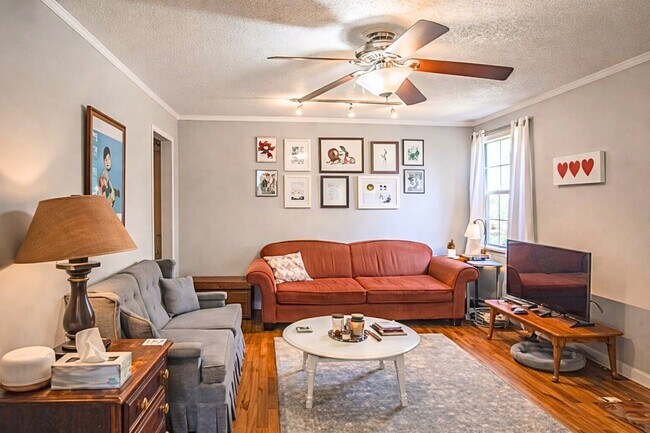 Photo - 470 Clover St