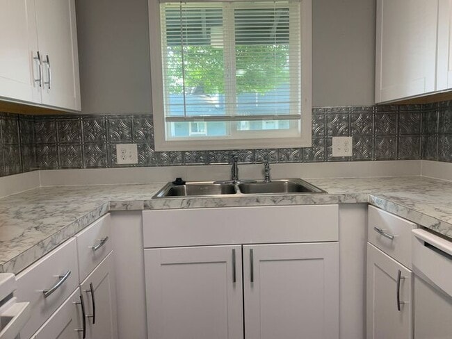 Photo - Updated 2 bedroom ranch in north Loveland!...