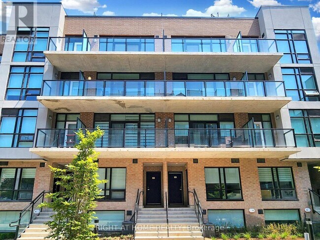Photo - 851 Sheppard Ave W