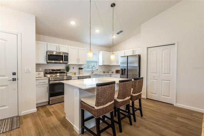 43 Freeland Ln