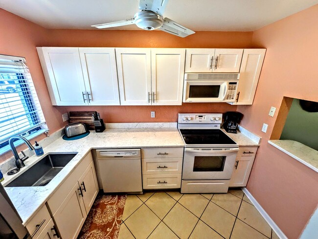 Photo - Annual turnkey furnished or short term 2/ ...