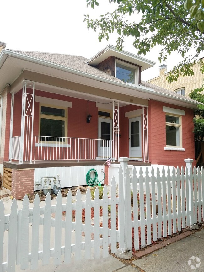 Building Photo - Single Family Victorian WITH extra kitchen... Rental