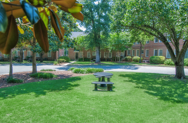 HillCrest Courtyard
