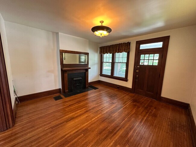 Photo - Thurman Ave 273-275 WAG Unidad 275