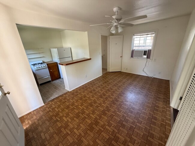 Building Photo - 1372 Vallombrosa Ave Unit A Rental