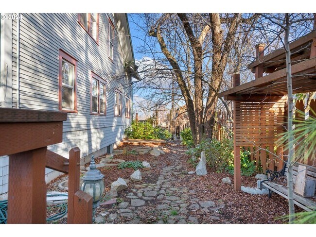 Photo - Gorgeous Upscale 4 bed 2 bath