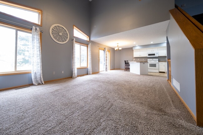 Photo - 800 Bradbury Cir