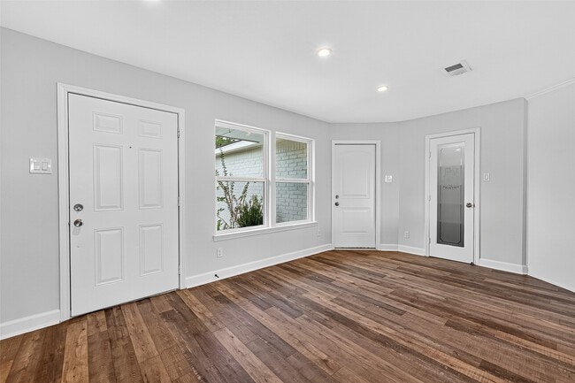 Photo - 1114 Briarmead Dr