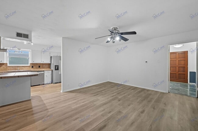 Photo - 705 Scottsdale Dr