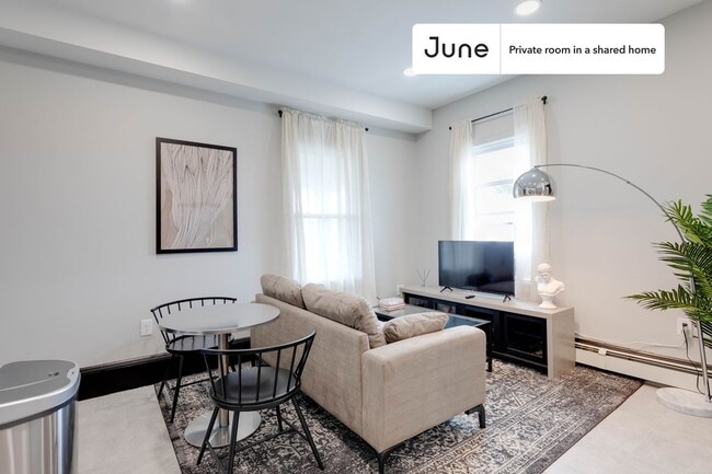 Room in Shared 4 bed/1.5 bath home in South Boston