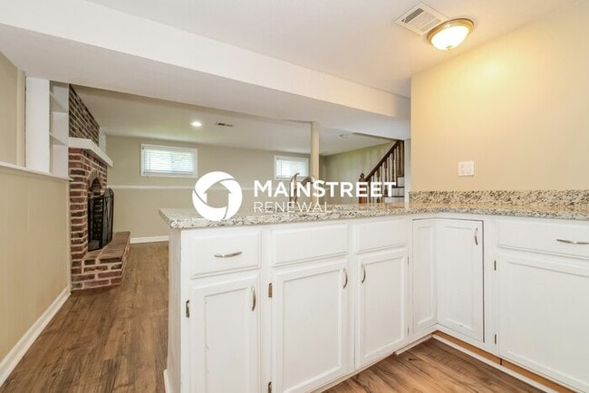 Photo - 3 Bedroom Pet-Friendly Home in Shawnee, KS with Main Street Renewal