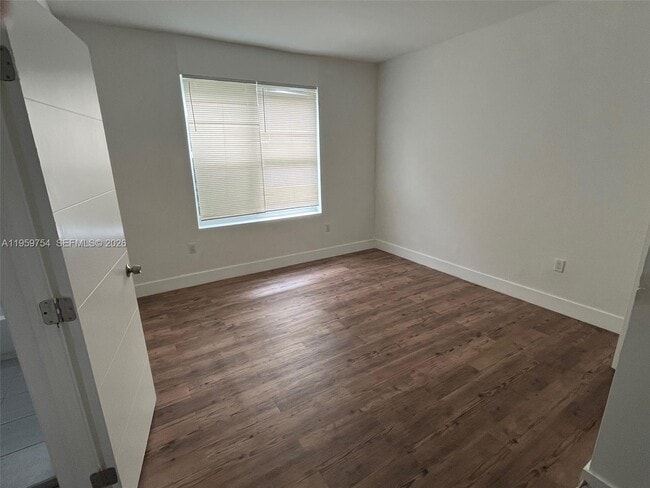 Photo - 321 SW 9th Ave Unit 03