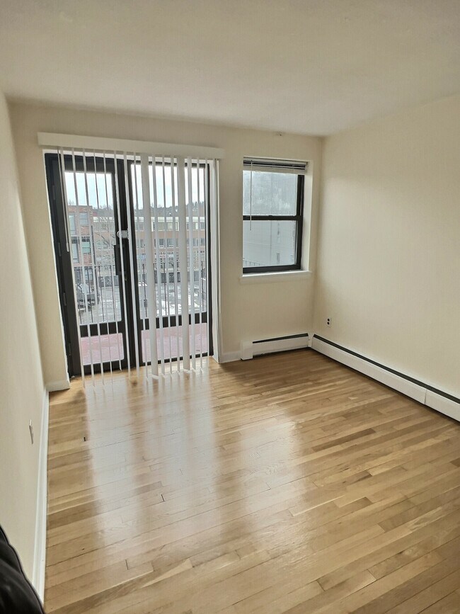 Photo - 1039 Commonwealth Ave