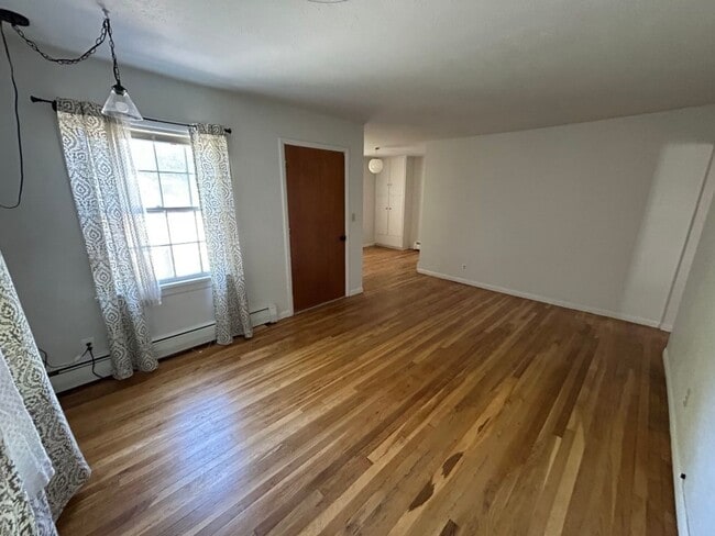 Photo - 4 Bedroom 1.5 Bath House with Washer and Dryer and Fenced Back Yard