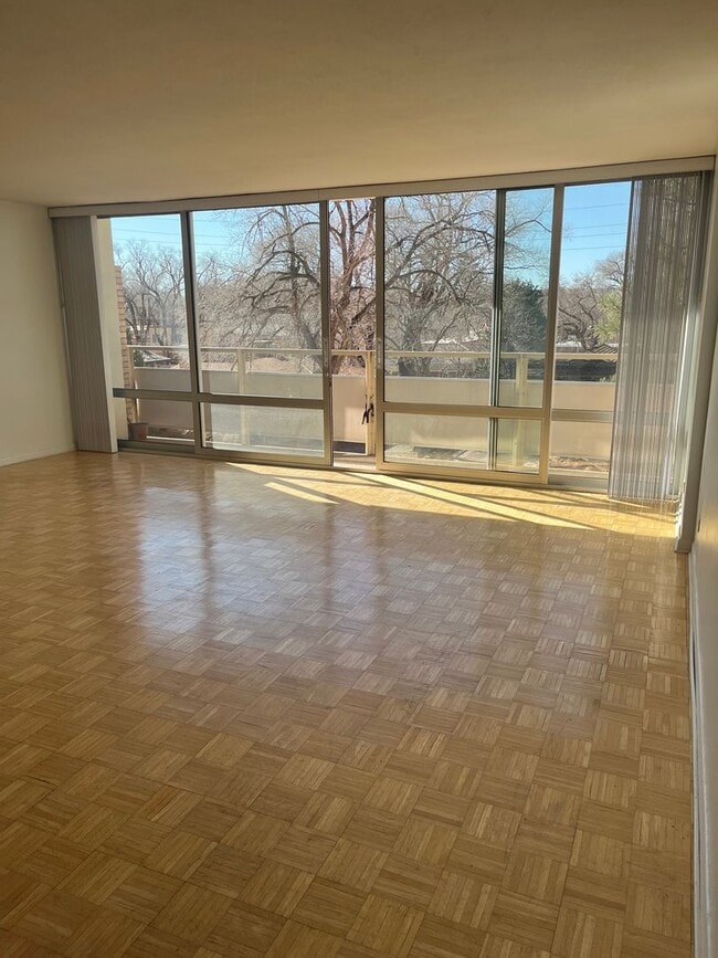 Building Photo - Downtown 1 Bedroom Condo Unit Park Plaza