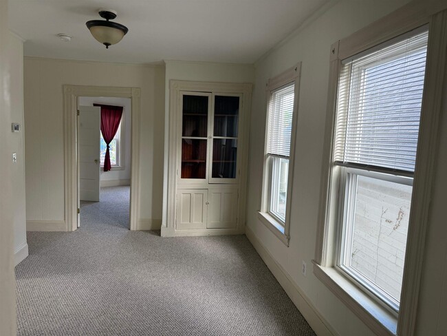 61 laurel St Unit 1