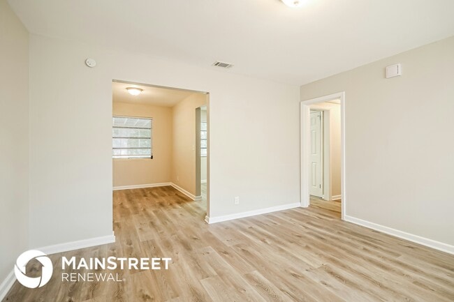 Photo - 5805 Norde Dr E