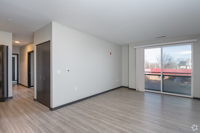 3 BR, 2 BA - 1,088SF