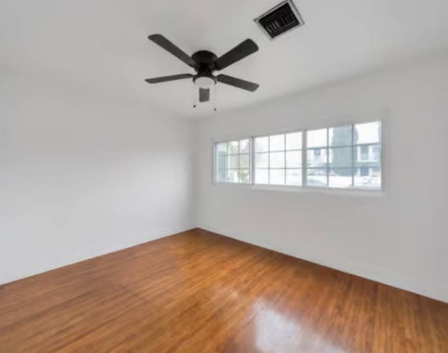 Photo - 6157 Clybourn Ave Unit 6157