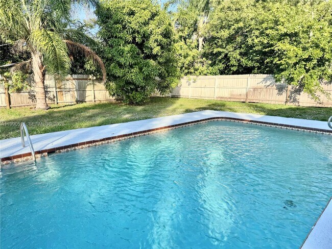 Photo - 121 NE Prima Vista Blvd