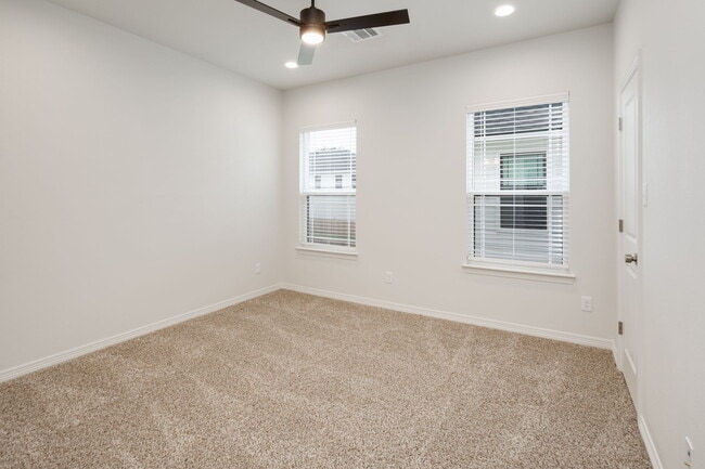 Photo - 258 Richards St