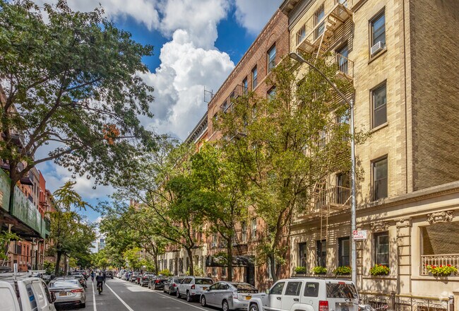 Photo - 233 W 21st St