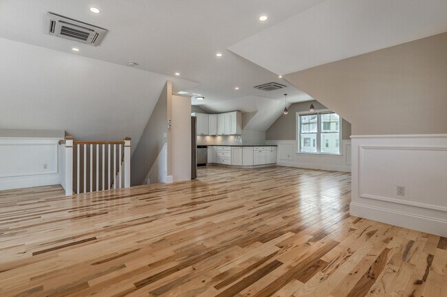 Photo - 168 Bigelow St