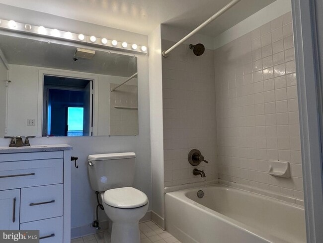 Photo - 1275 25th St NW Unidad 711