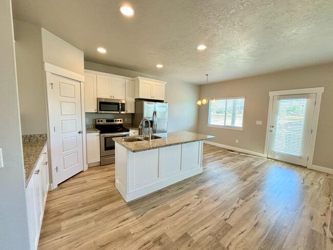 Photo - 683 S 1803 W