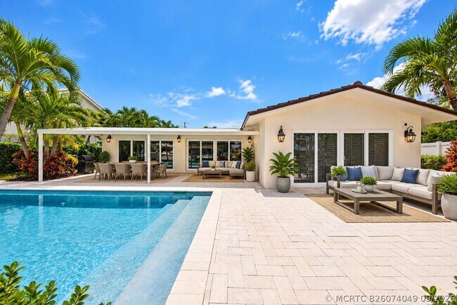 Photo - 2401 NE 47th St