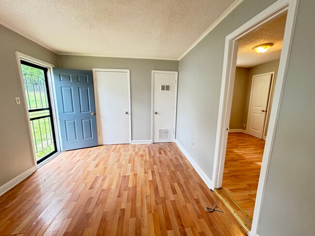 Photo - 3932 Dearborn St