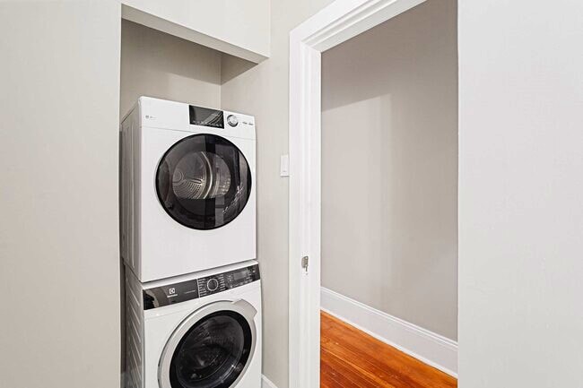 Photo - 381 Adams St Unidad 2