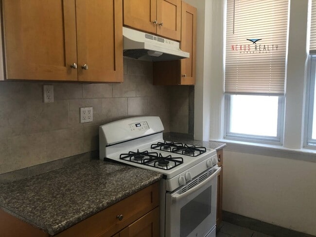 Photo - 43-22 58th St