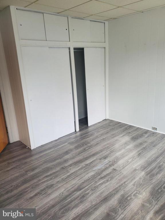 Building Photo - 503 N Hermitage Ave